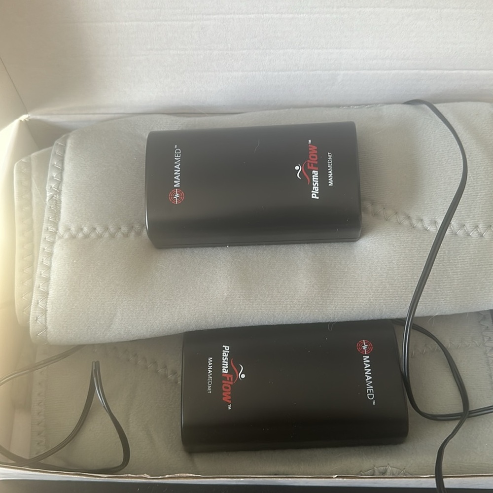 Plasma Flow leg compression set for DVT prevention and circulation of blood flow